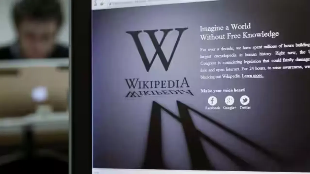 Wikipedia  Photograph:(X) 