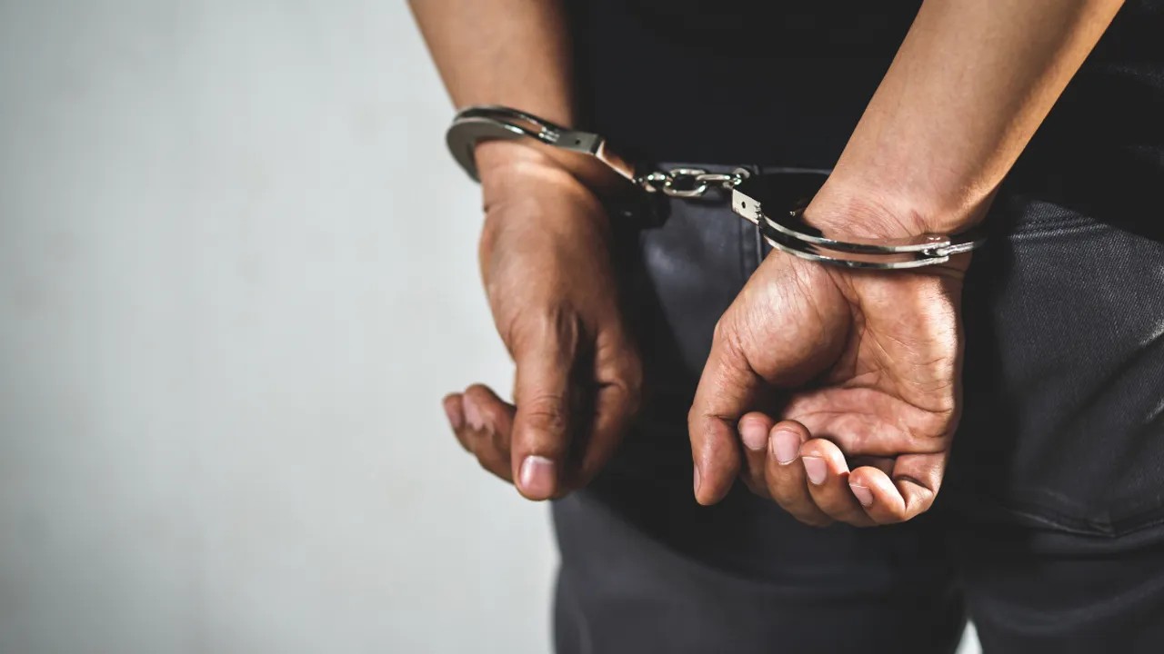  Handcuffs Photograph:(Others) 