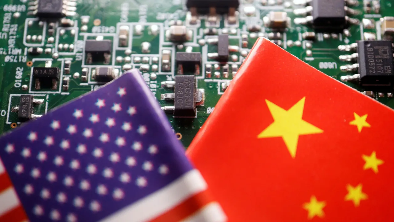  Semiconductor chips Photograph:(Reuters) 