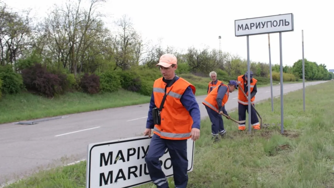  Russian signboards in Ukraine  Photograph:(X) 