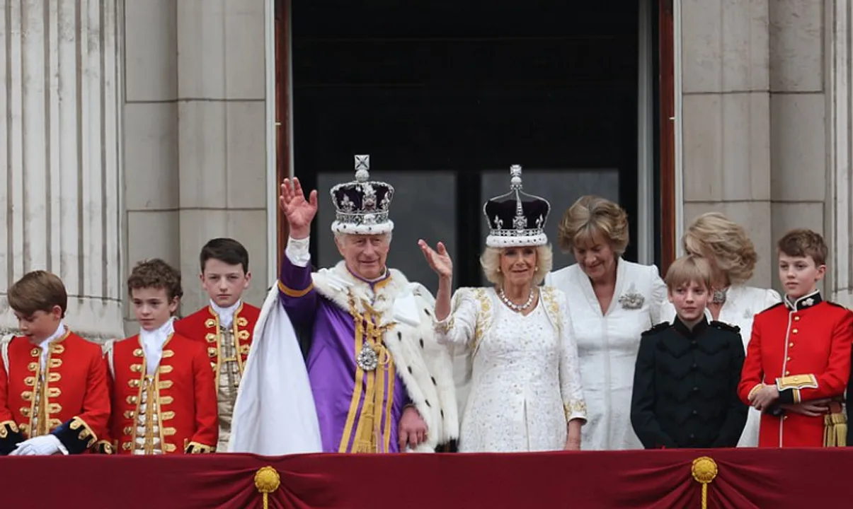   King Charles III make first balcony appearance Photograph:(X) 