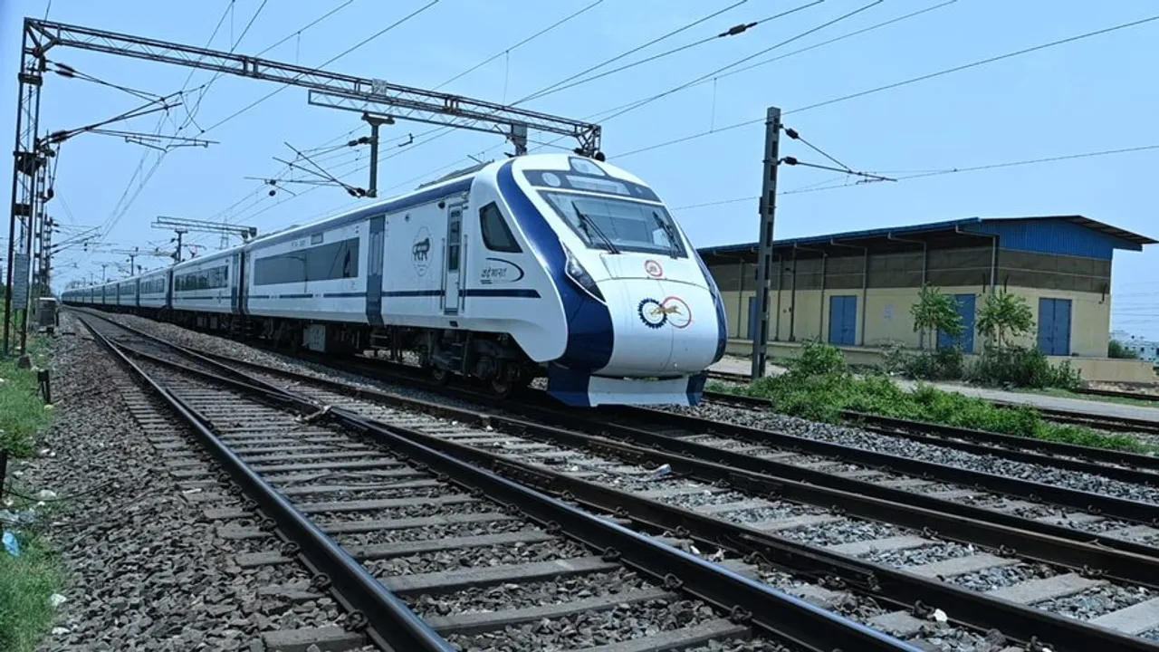  Delhi-Dehradun Vande Bharat train  Photograph:(X) 