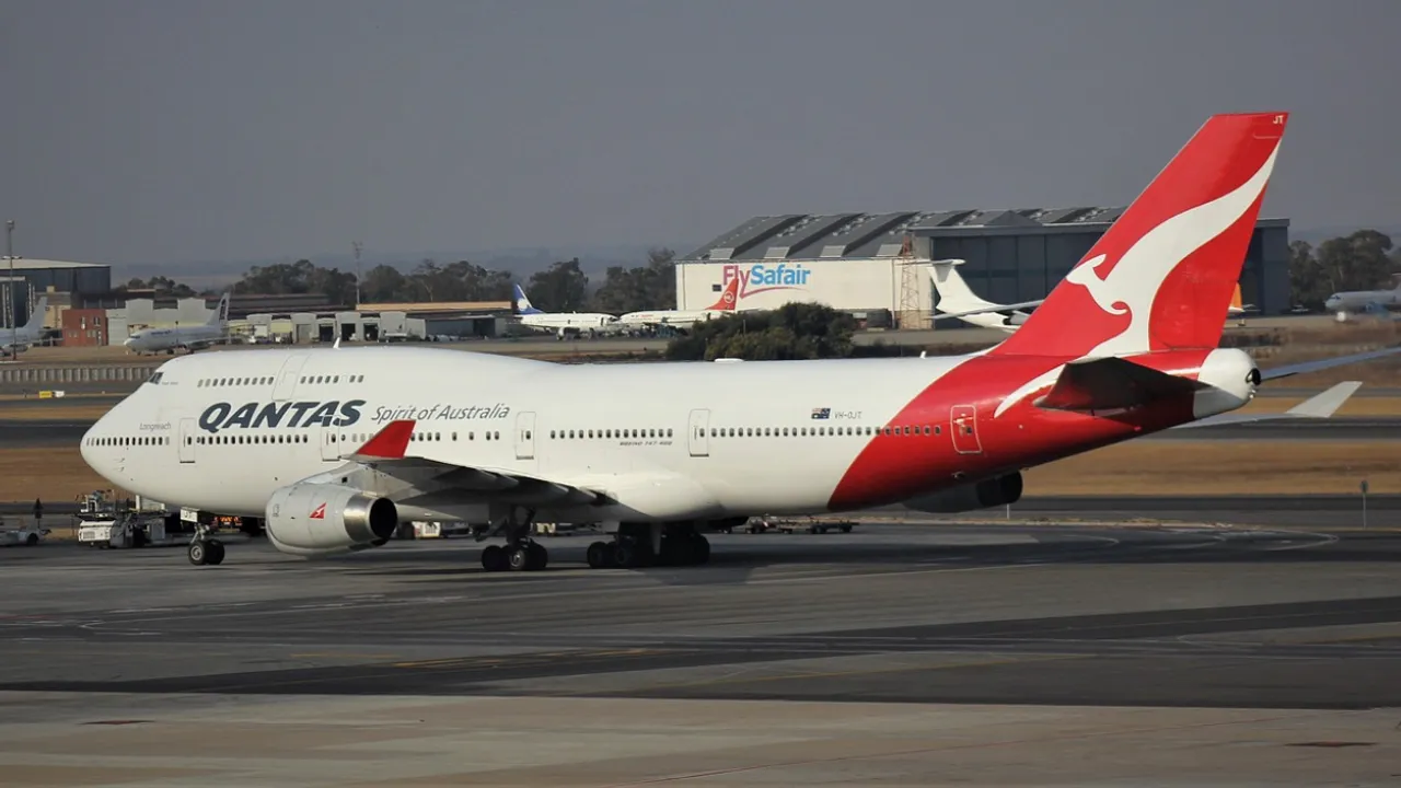  Qantas Photograph:(Others) 