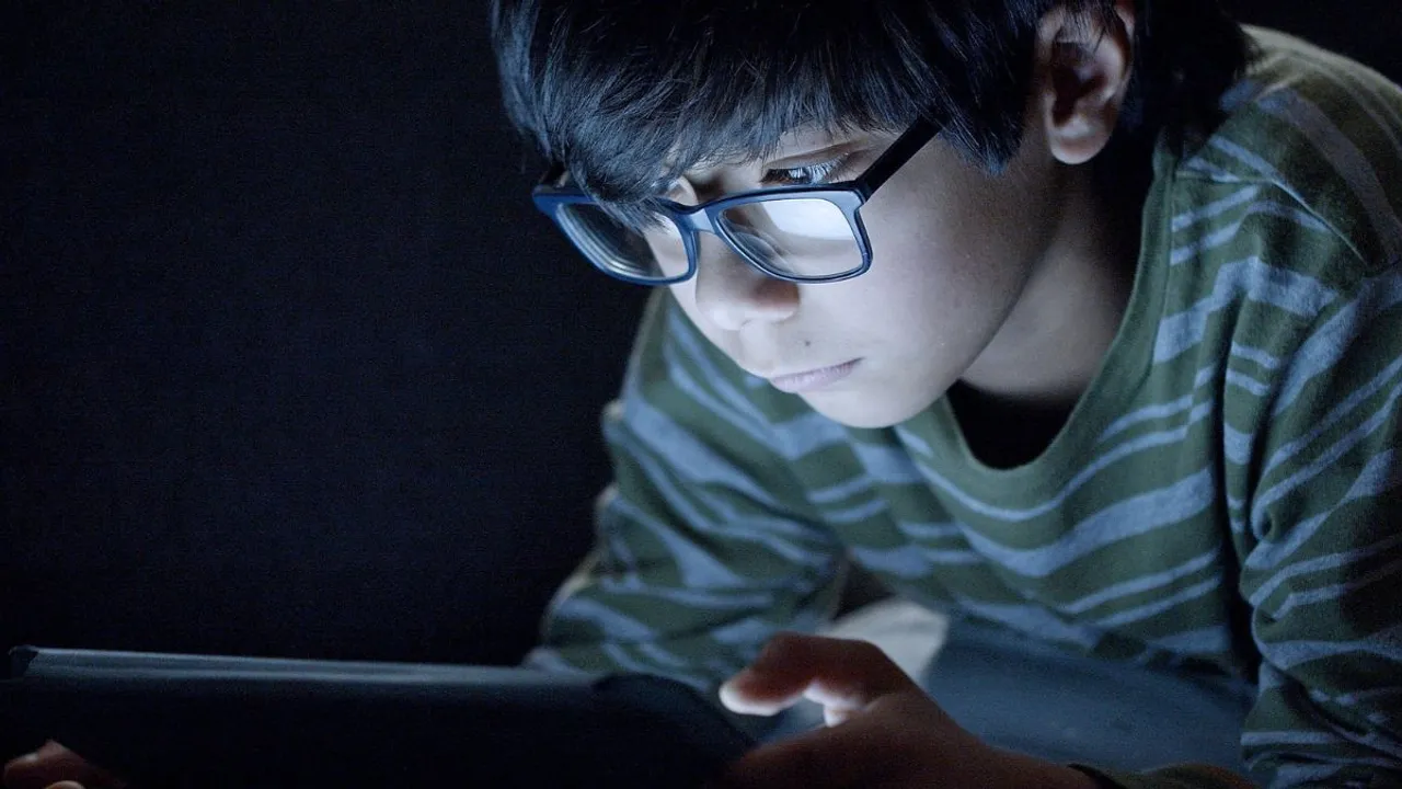  On Friday, the state of New York passed two legislation to shield kids from social media content that is too addicting and to safeguard their privacy. These rules aim to restrict the amount of time that kids spend on computer-generated algorithmic social media feeds.  The Stop Addictive Feeds Exploitation (Safe) for Kids Act forbids social media companies from notifying minors between the hours of 12 and 6 AM about addictive feeds and mandates that they limit access to addictive feeds on their platforms for Photograph:(Others) 