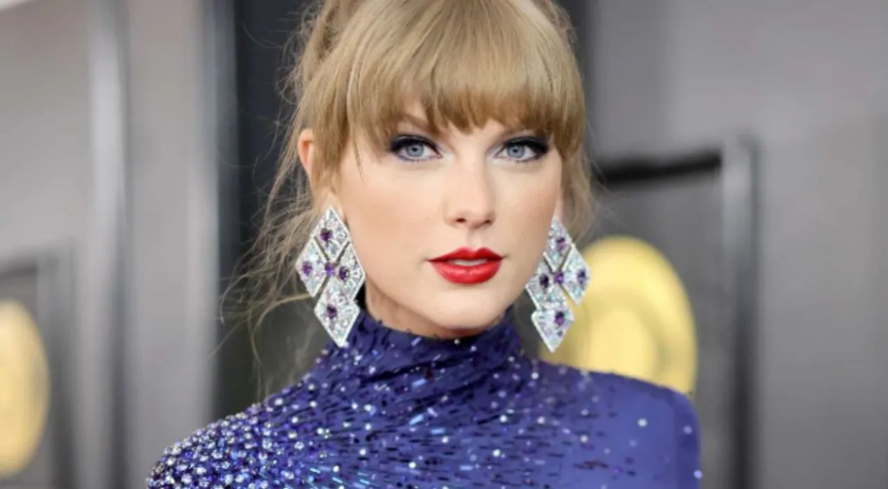  Taylor Swift Photograph:(X) 