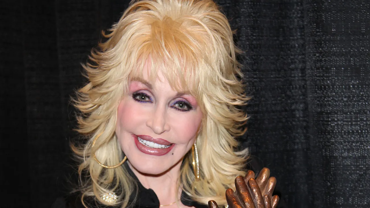  Dolly Parton Photograph:(Others) 