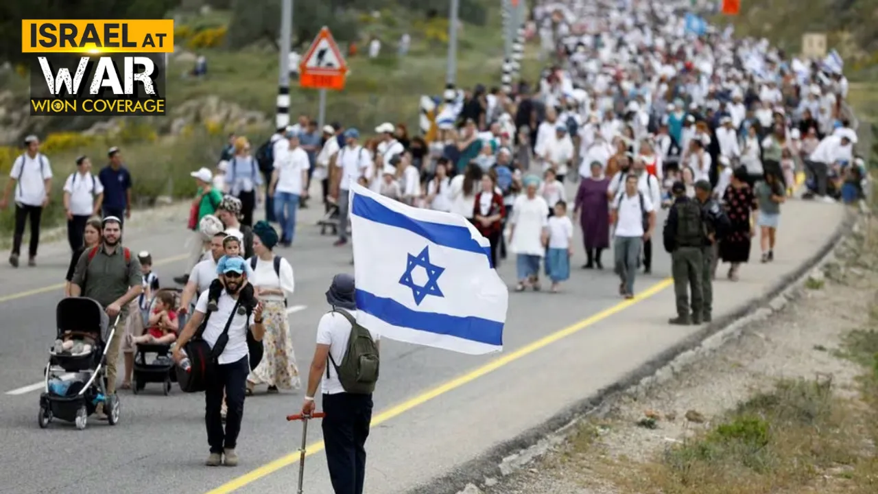  Israeli settlers hold a protest march from Tapuach Junction Photograph:(Reuters) 