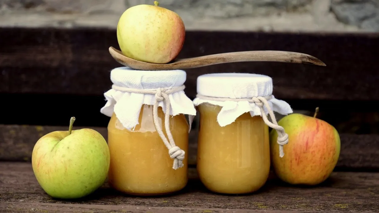  Cinnamon Applesauce Photograph:(Others) 
