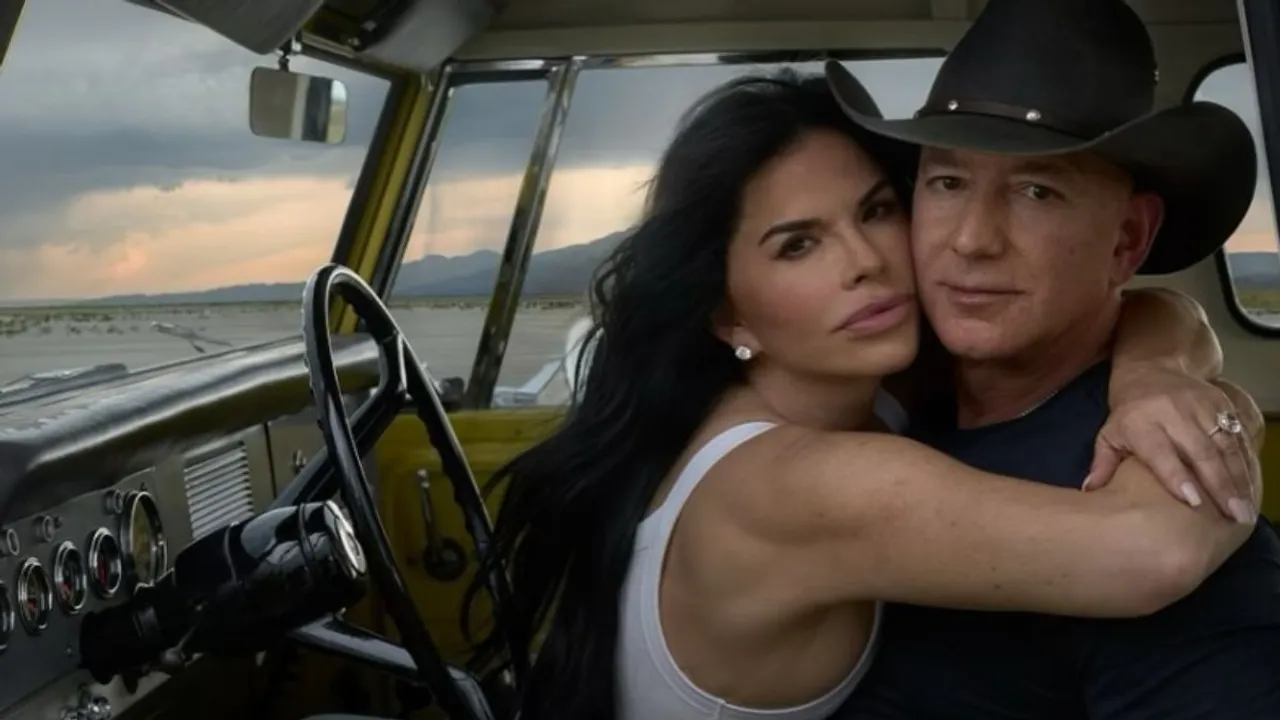  Jeff Bezos and Lauren Sanchez Photograph:(Instagram) 