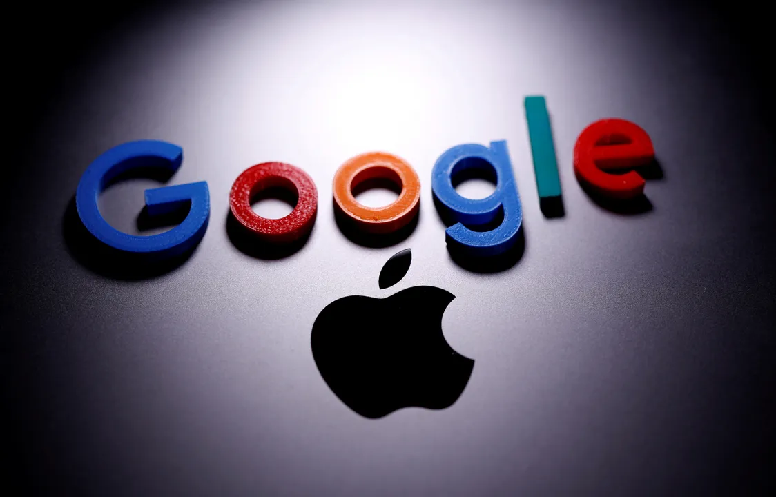  The Logos of Google and Apple Photograph:(Reuters) 