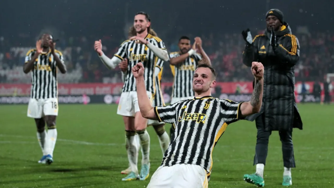  Serie A: Juventus go top after dramatic 2-1 win at Monza; Federico Gatti scores 94th minute winner Photograph:(X) 