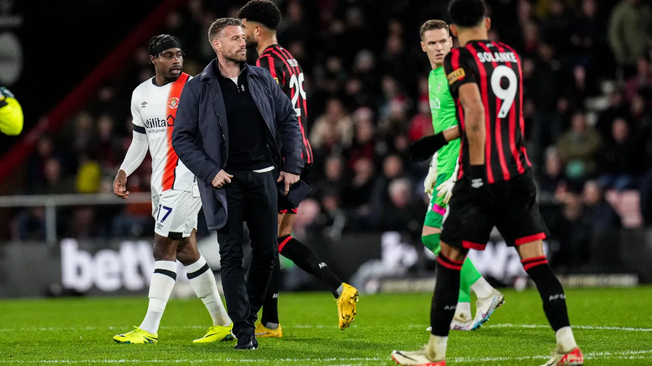  VIDEO: Tom Lockyer collapses during Luton's Premier League clash against Bournemouth Photograph:(X) 