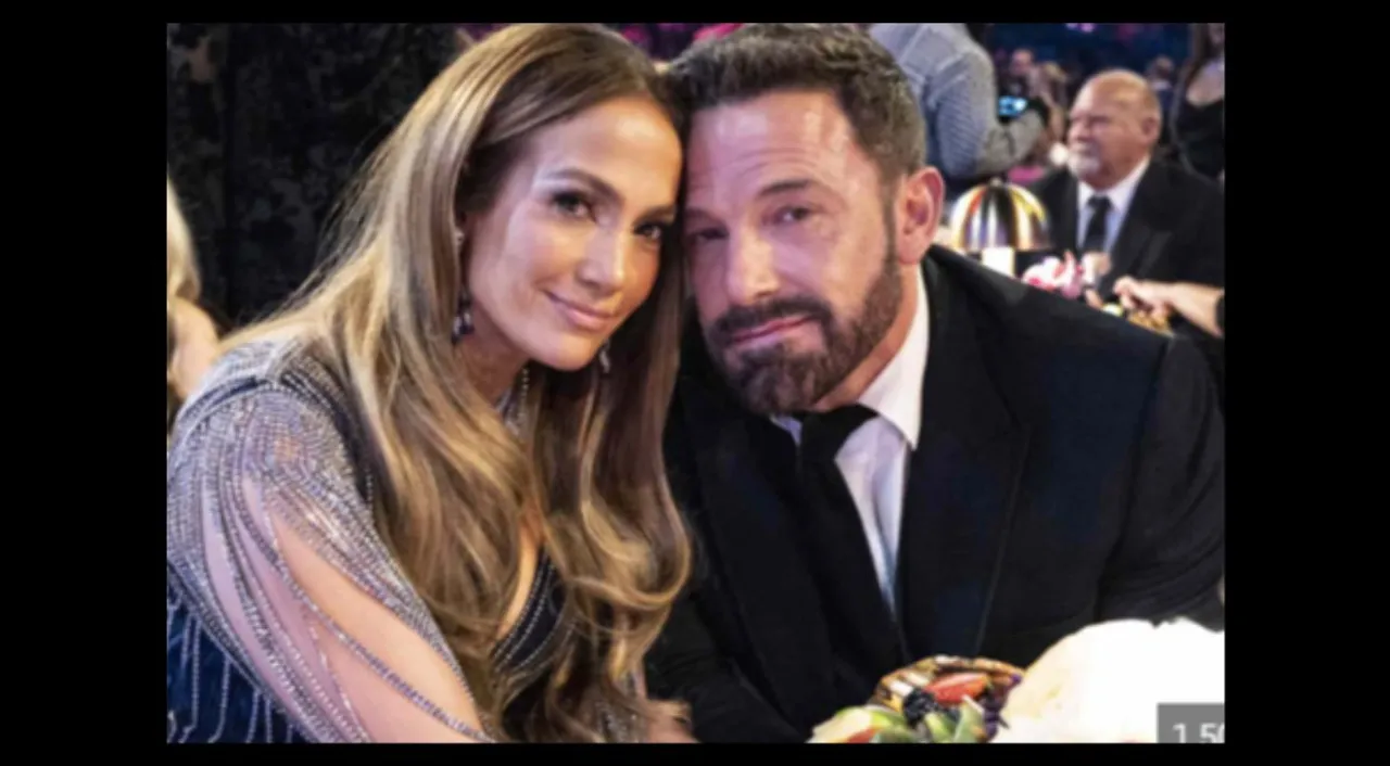  Jennifer Lopez and Ben Affleck Photograph:(X) 