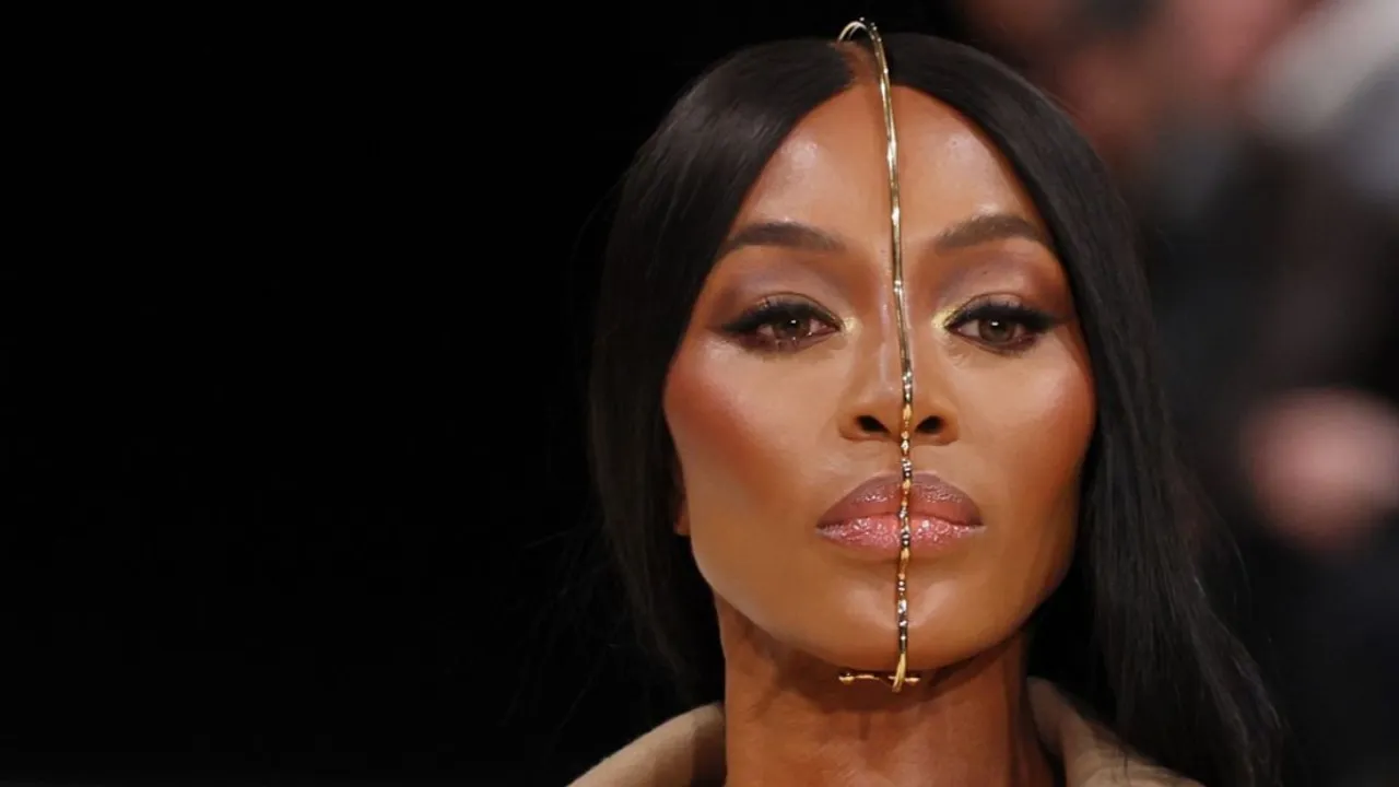  Naomi Campbell Photograph: (X) 