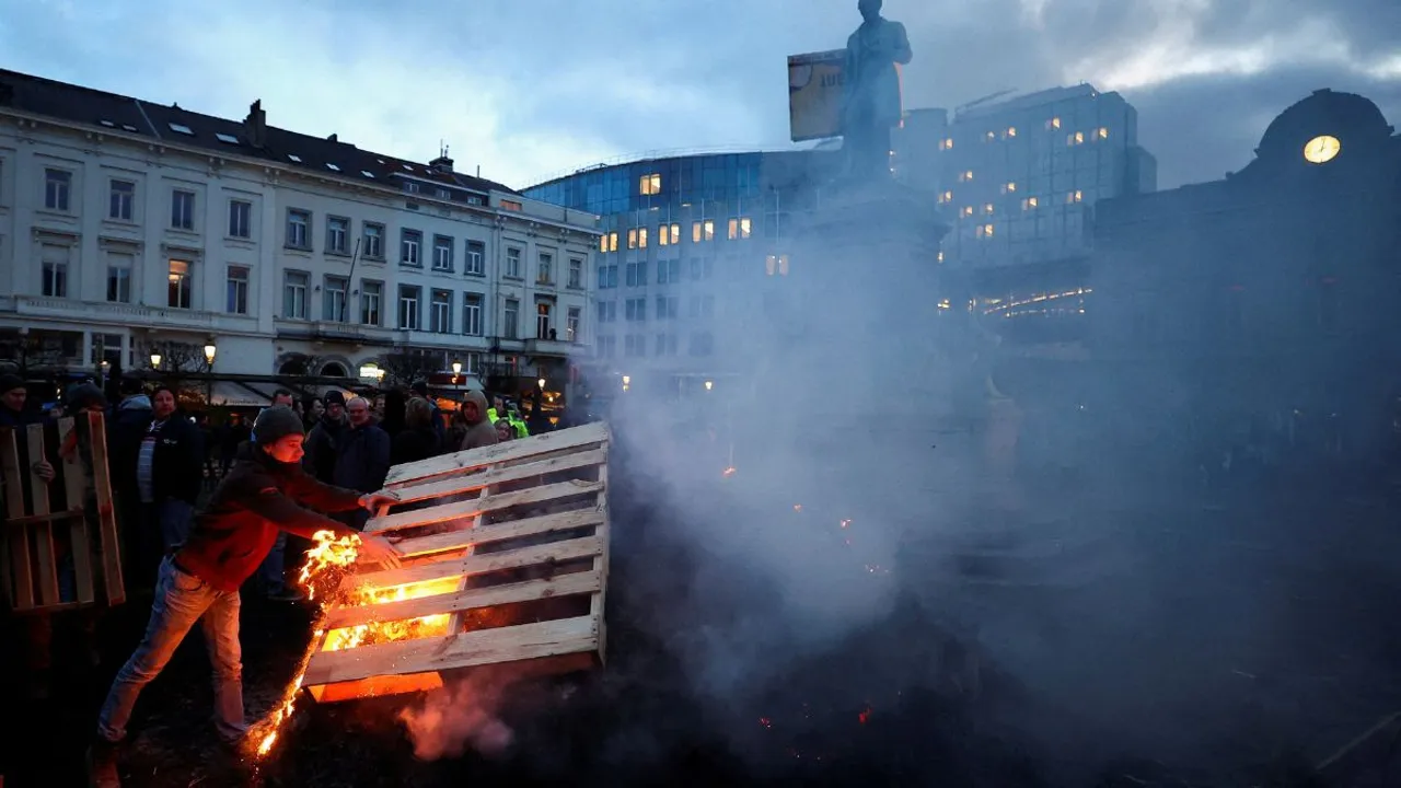  Farmers' anger spreads in Europe, governments promise help Photograph:(Reuters) 