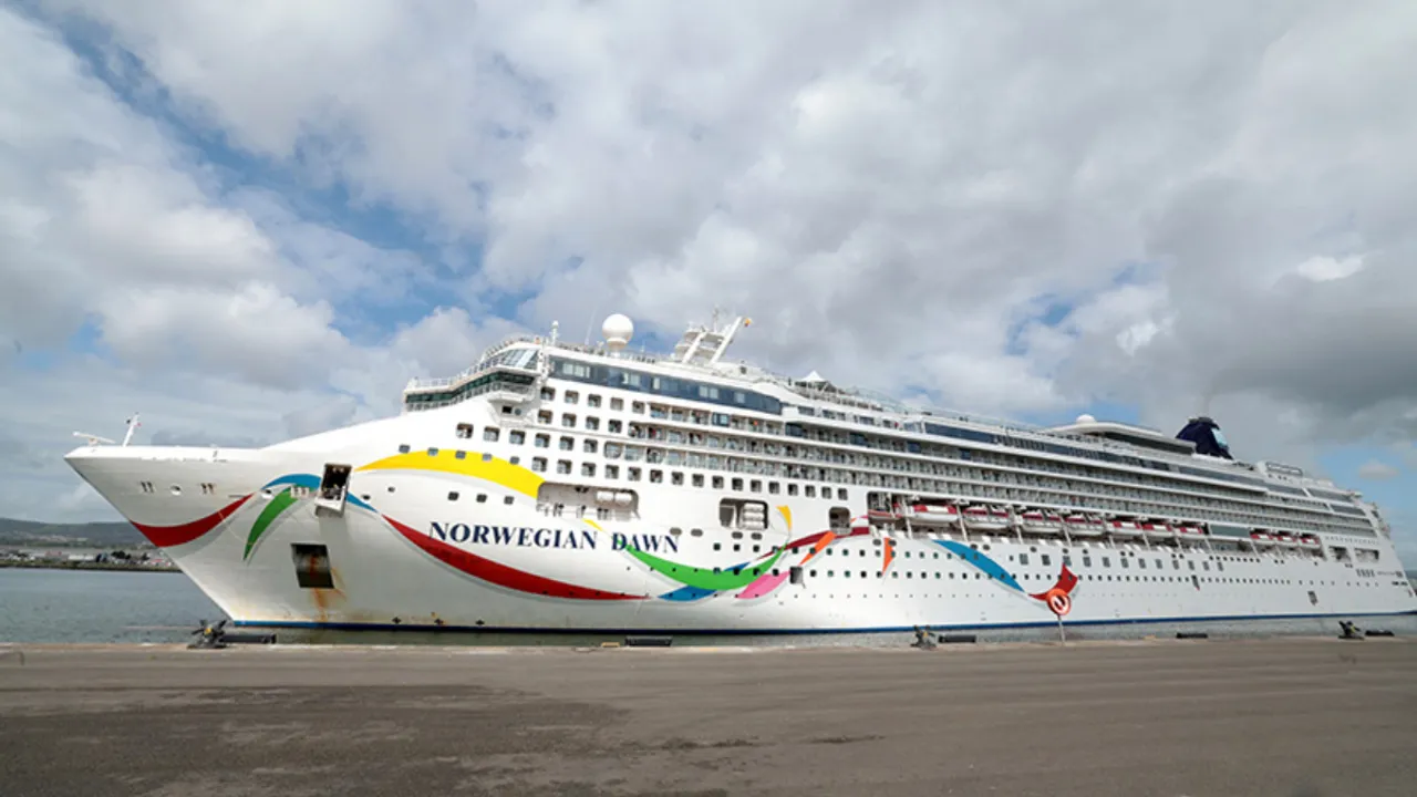  Norwegian Dawn Photograph:(X) 
