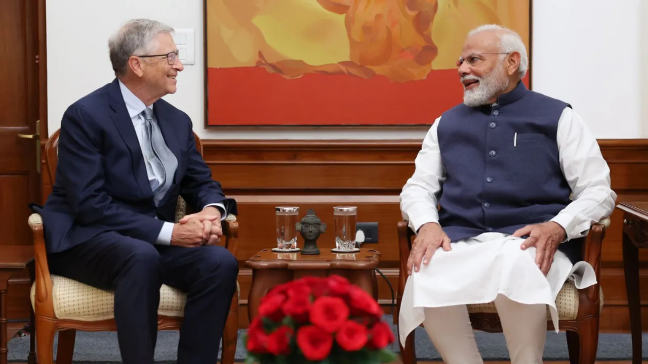  Bill Gates with PM Modi Photograph:(X) 