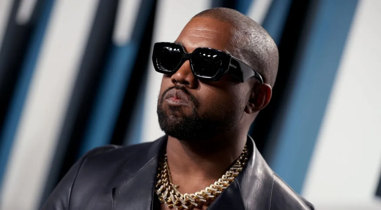  Kanye West Photograph:(X) 