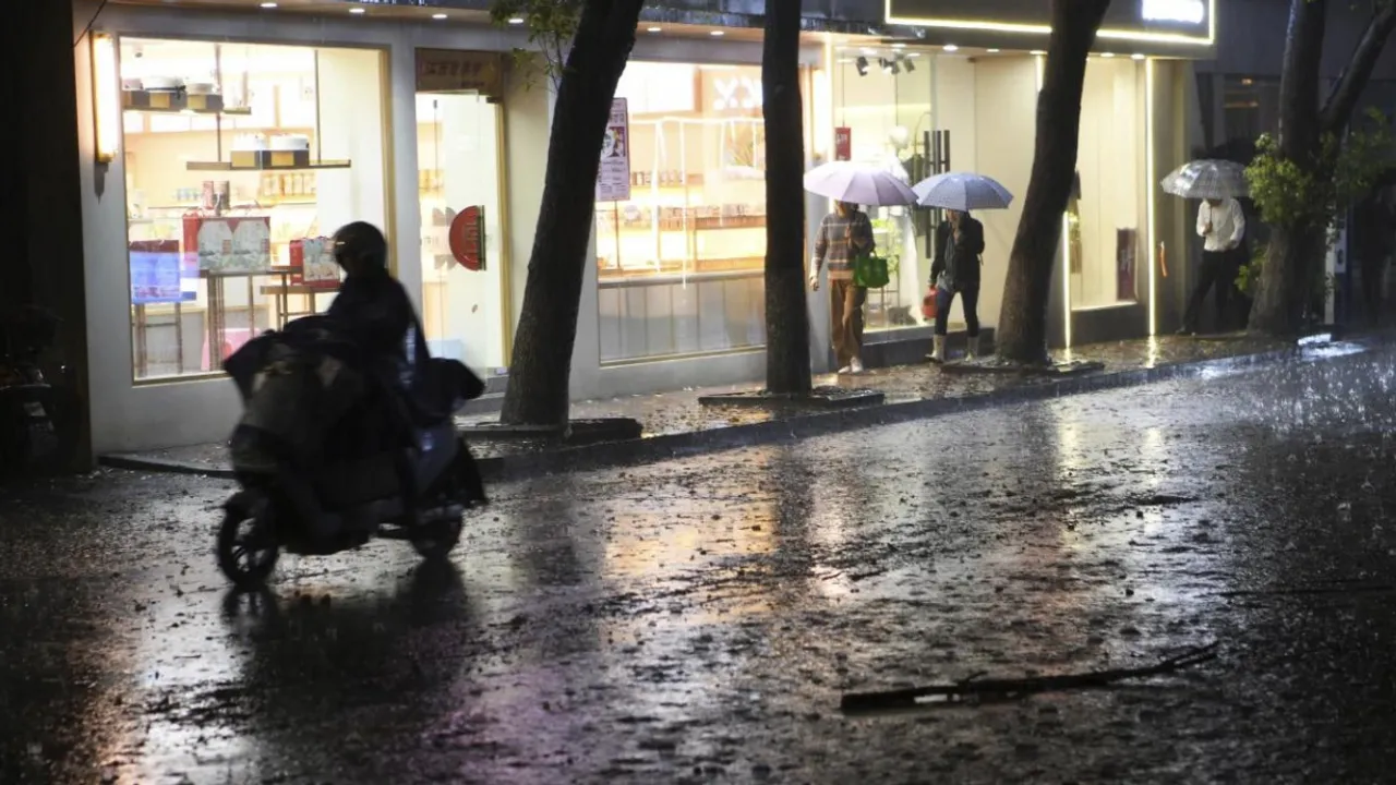  China Typhoon Photograph:(AP) 