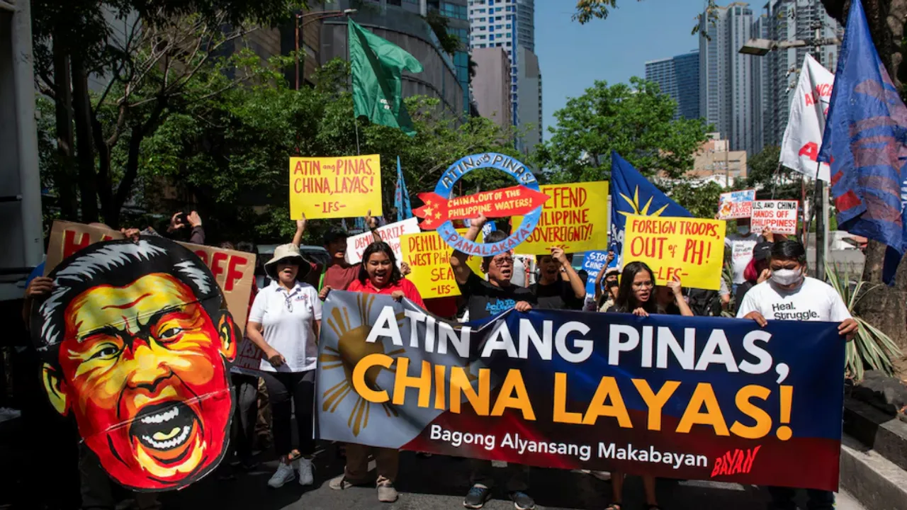  Filipino activists hold a protest condemning China's actions in Manila's sovereign waters, in Manila, Philippines, April 9, 2024 Photograph:(Reuters) 