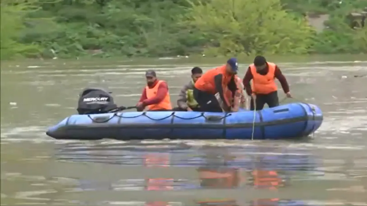  Search and rescue operation underway after a boat capsized in Jhelum river. Photograph:(X) 