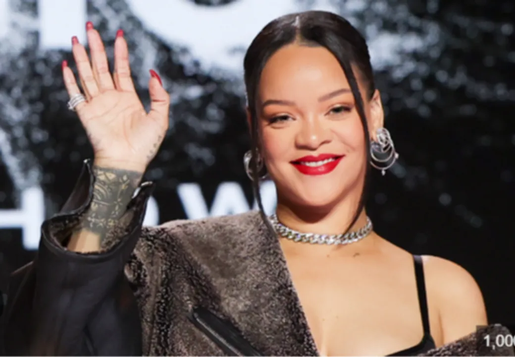 Rihanna teases fans with new album details It's so good