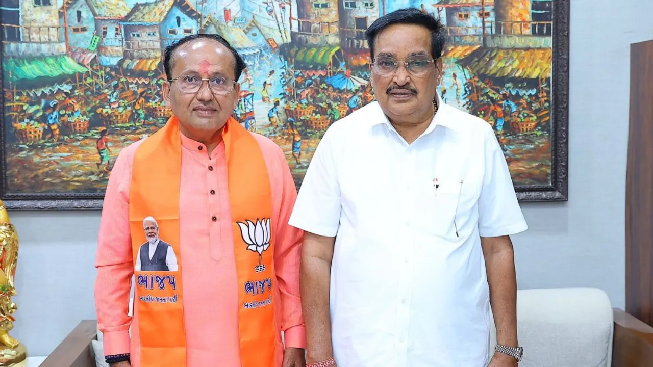  BJP's Surat candidate Mukesh Dalal with Gujarat unit chief CR Paatil Photograph:(ANI) 