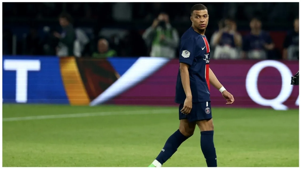  Kylian Mbappe said certain people at PSG 'violently' threatened him  Photograph:(AFP) 
