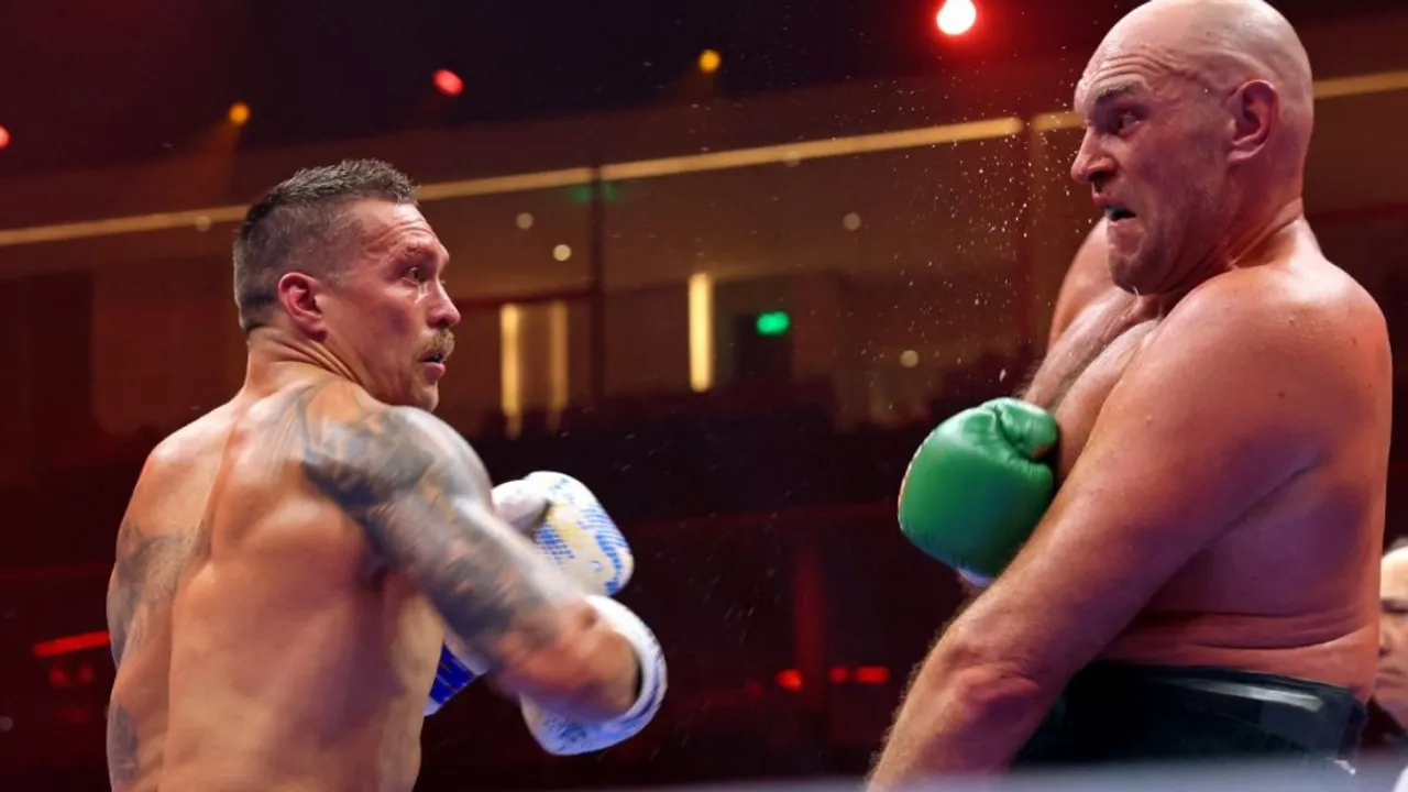  Oleksandr Usyk (L) vs Tyson Fury 