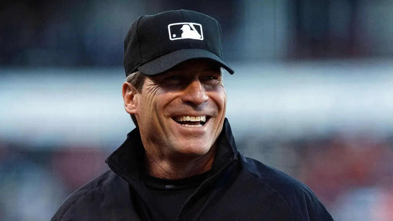  MLB umpire Angel Hernandez retires Photograph:(X) 