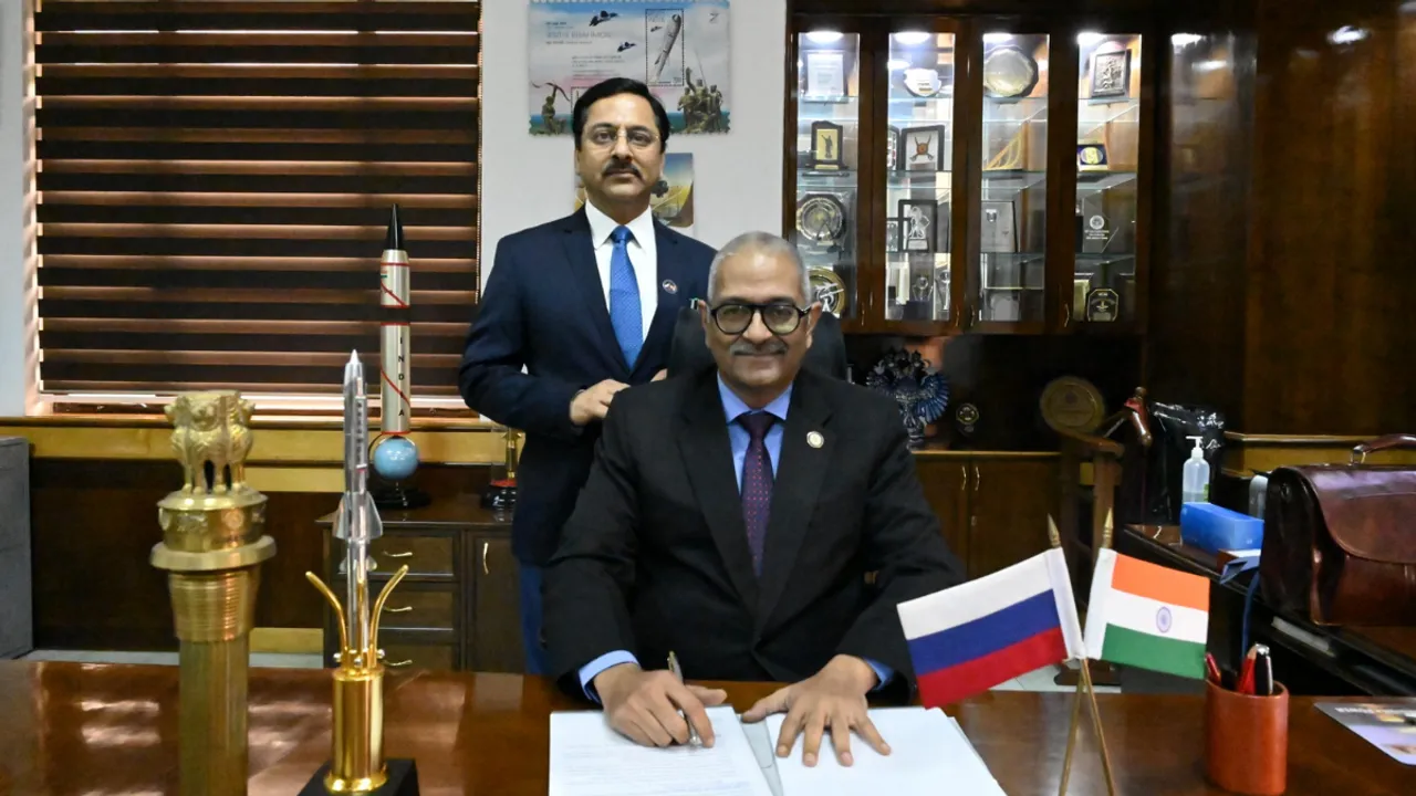  BrahMos CEO & MD Mr A. D. Rane & Dy CEO Dr. Sanjeev Kumar Joshi Photograph:(WION) 