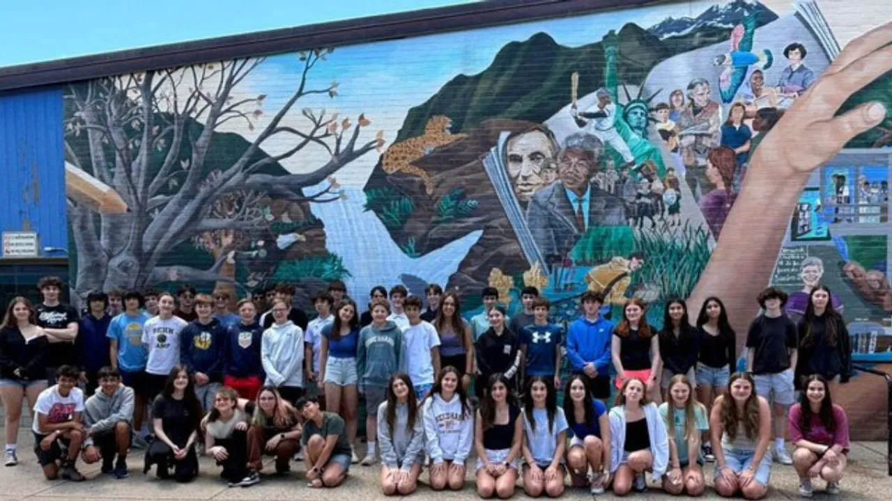  According to statistics, twins account for 3% of the total live births in the US. Thus, 23 pairs of fraternal and identical twins graduating from the same school in one batch is certainly a rare occurrence. Photograph:(X) 