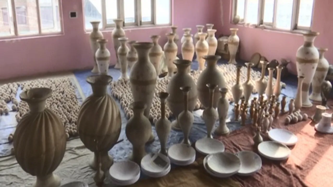 Artwork by Department of Handicrafts and Handloom Kashmir  Photograph:(ANI) 