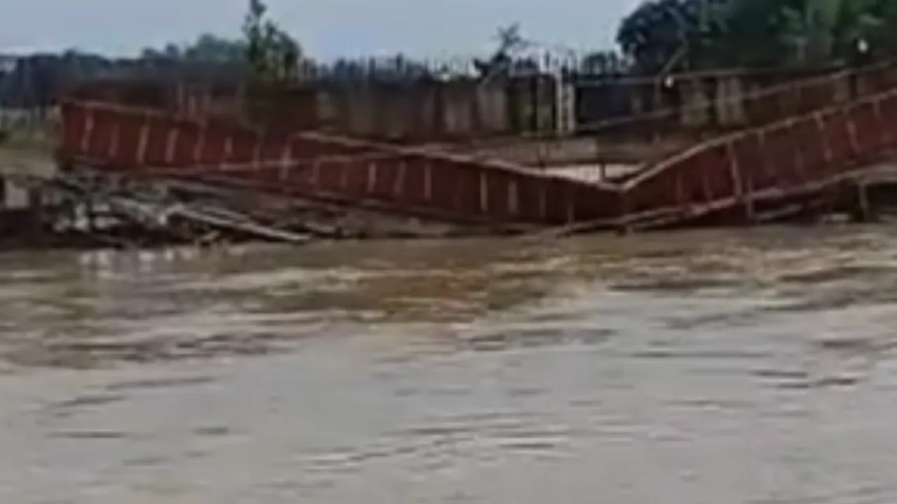   A view of an under-construction bridge collapsed in Bihar's Madhubani district Photograph:(X) 