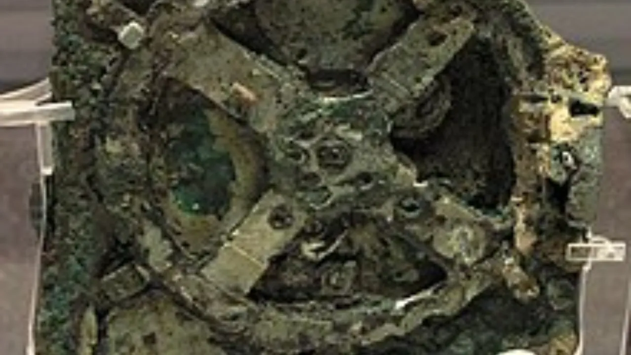  Antikythera mechanism Photograph:(X) 