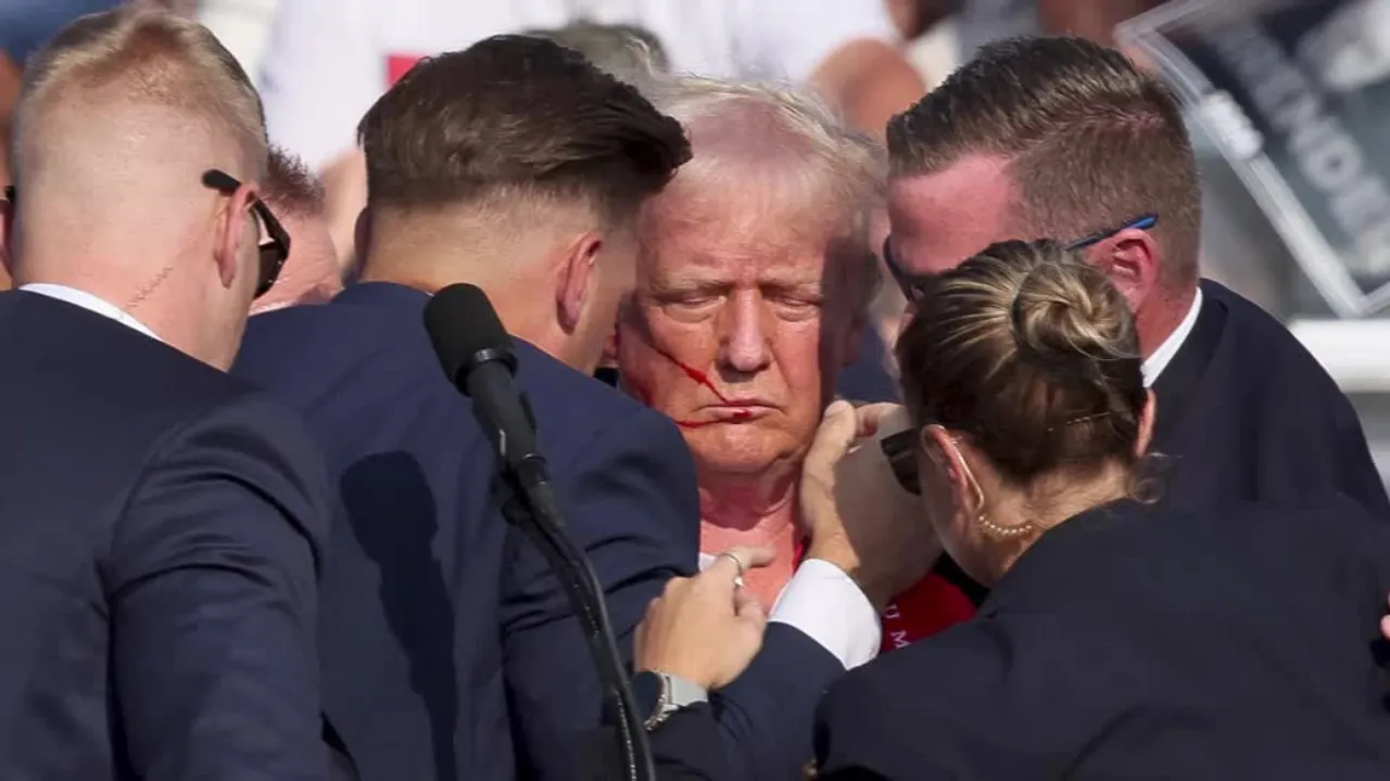  Secret Service rushes to Trump as shots ring out at Pennsylvania rally Photograph:(Reuters) 