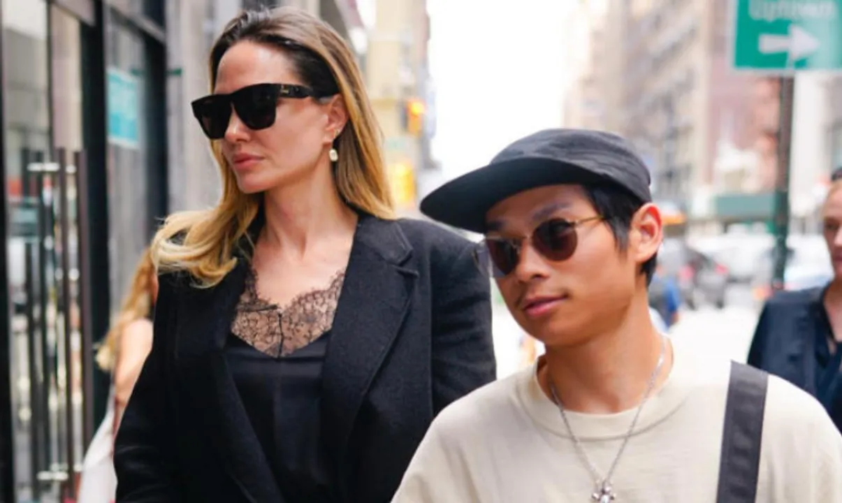  Angelina Jolie with son Pax Photograph:(X) 