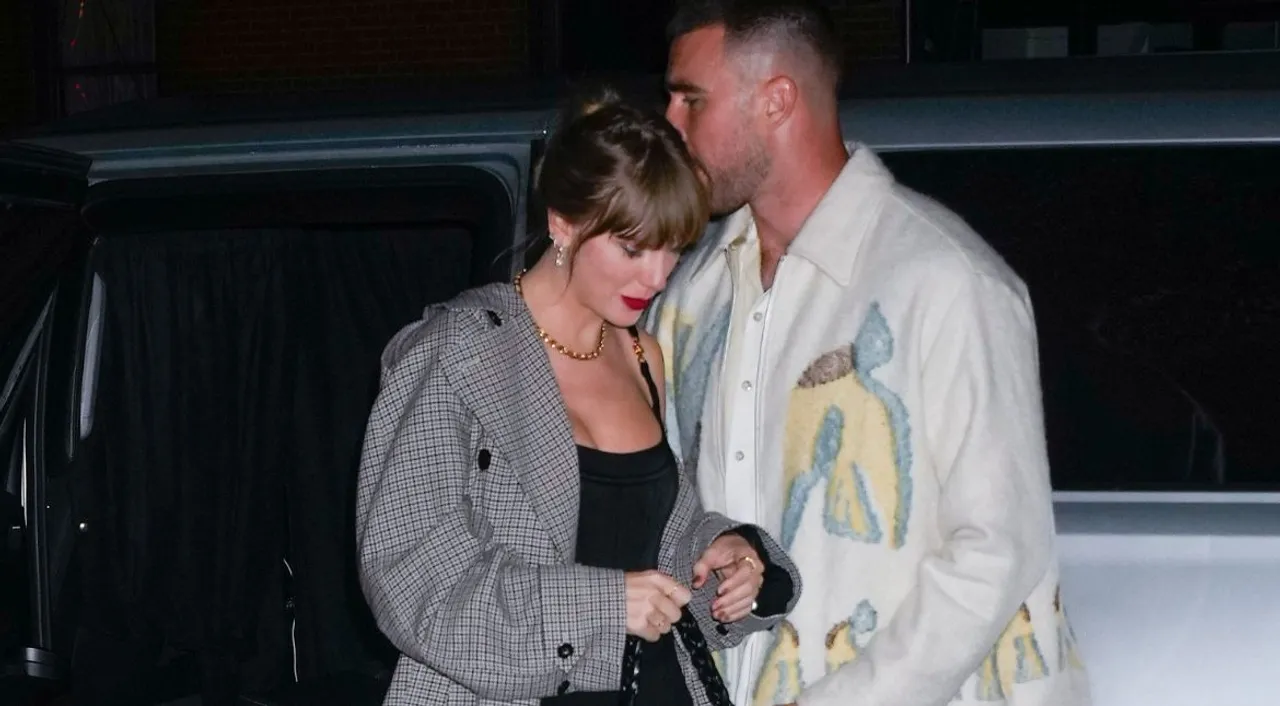  Travis Kelce and Taylor Swift  Photograph:(X) 