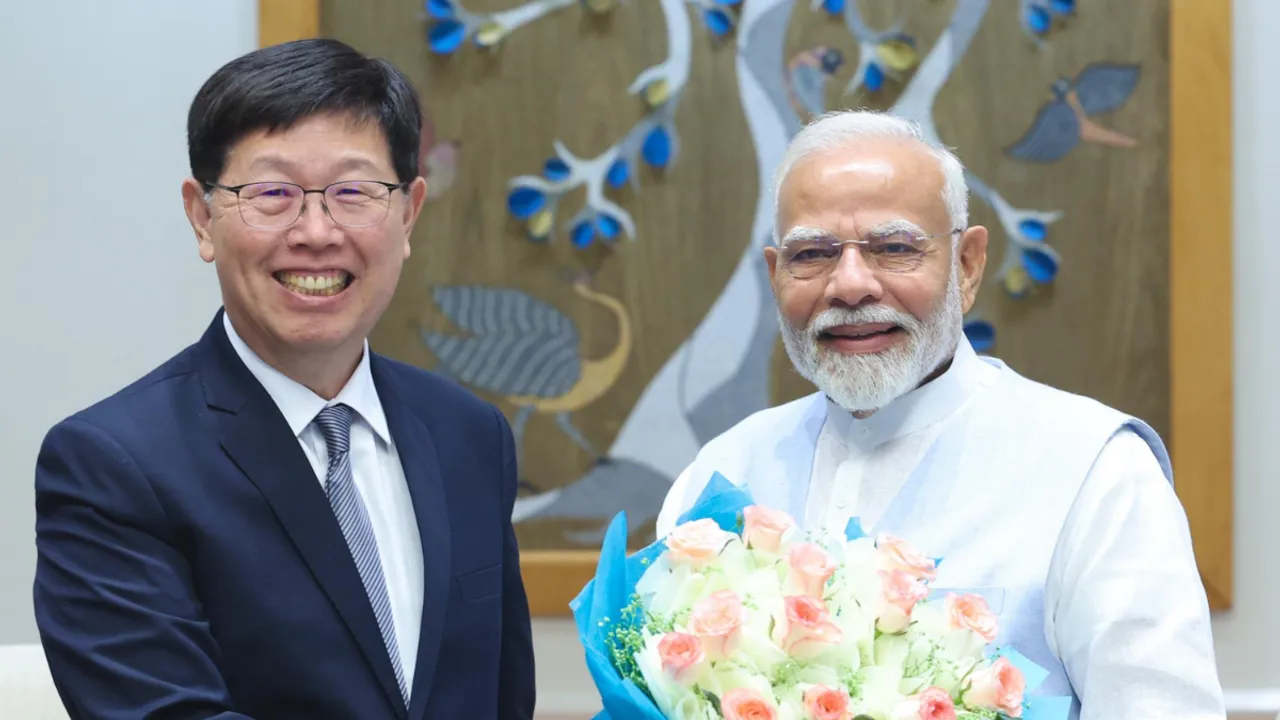  Young Liu, the Chairman of Hon Hai Technology Group (Foxconn) with Prime Minister Narendra Modi Photograph:(X) 