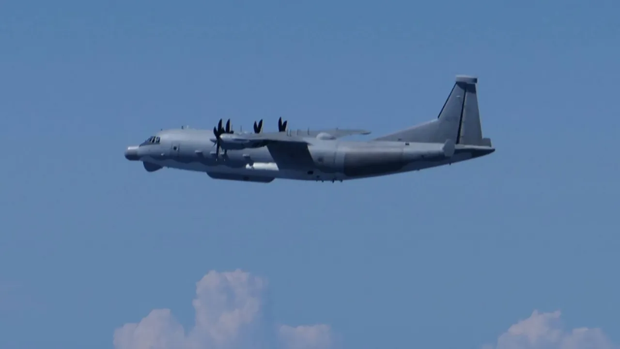  Image of Chinese Y-9 surveillance aircraft released by Japan's Ministry of Defence Photograph:(Others) 