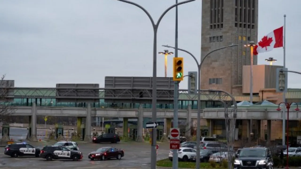  Canada's Rainbow Bridge border crossing into the US in Niagara Falls Photograph:(AFP) 