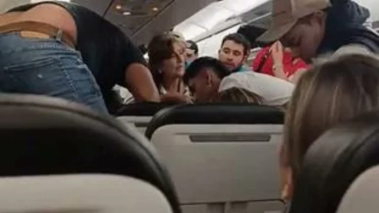  A glimpse of the chaos inside Avianca Airlines 8586. Photograph:(Others) 