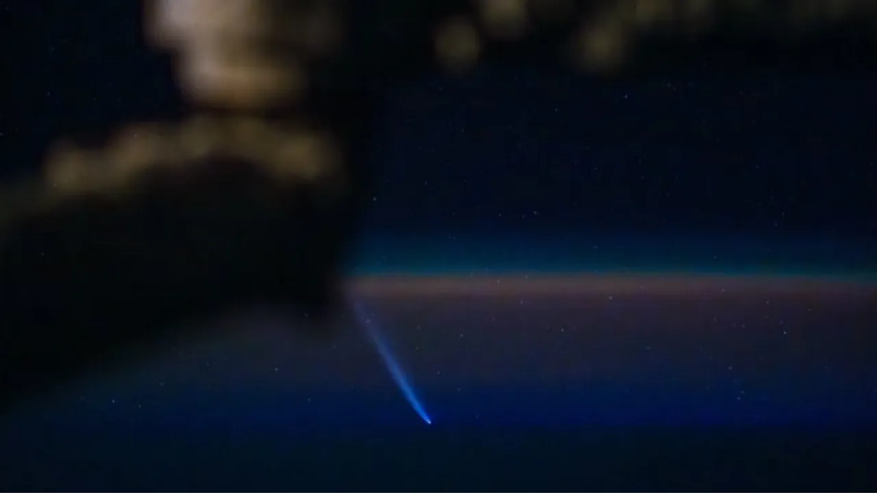  Comet A3 Photograph:(X) 