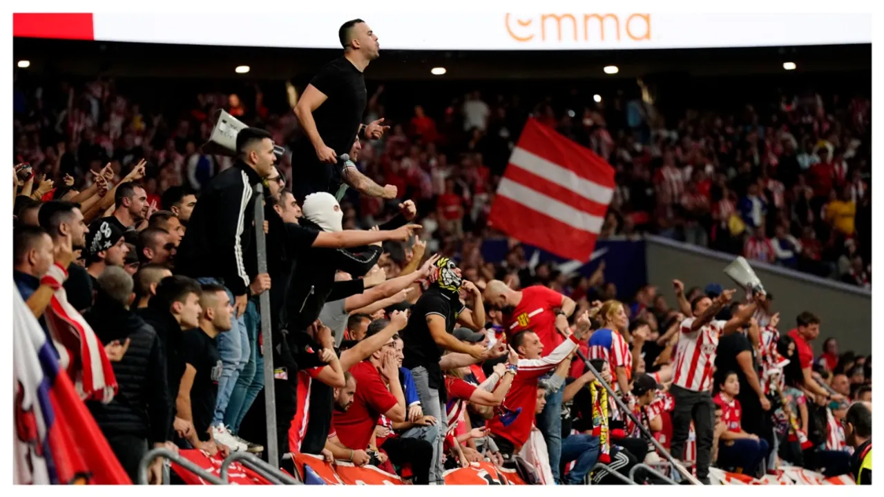  Atletico ban spectator who threw object during interrupted Madrid derby Photograph:(Reuters) 