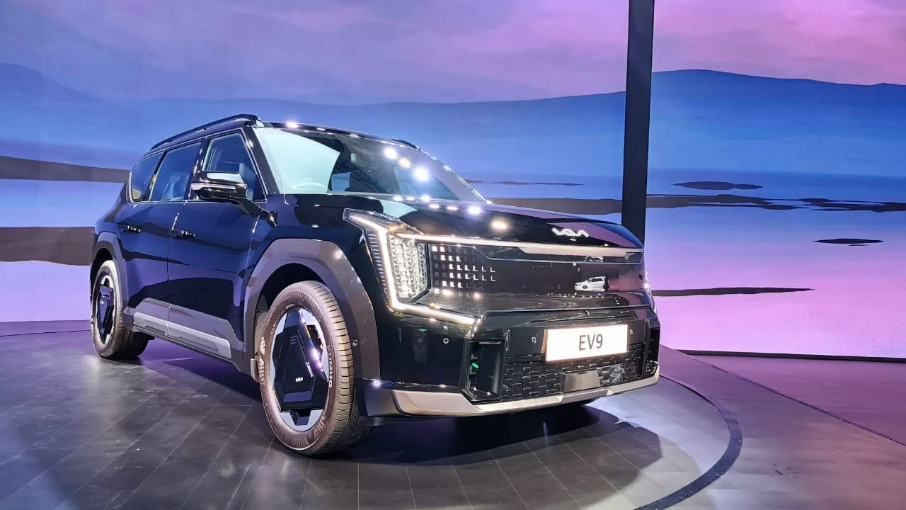  Kia EV9 debuts in India as a showcase of brand's EV prowess; priced at INR 1.3 crore  Photograph:(WION) 