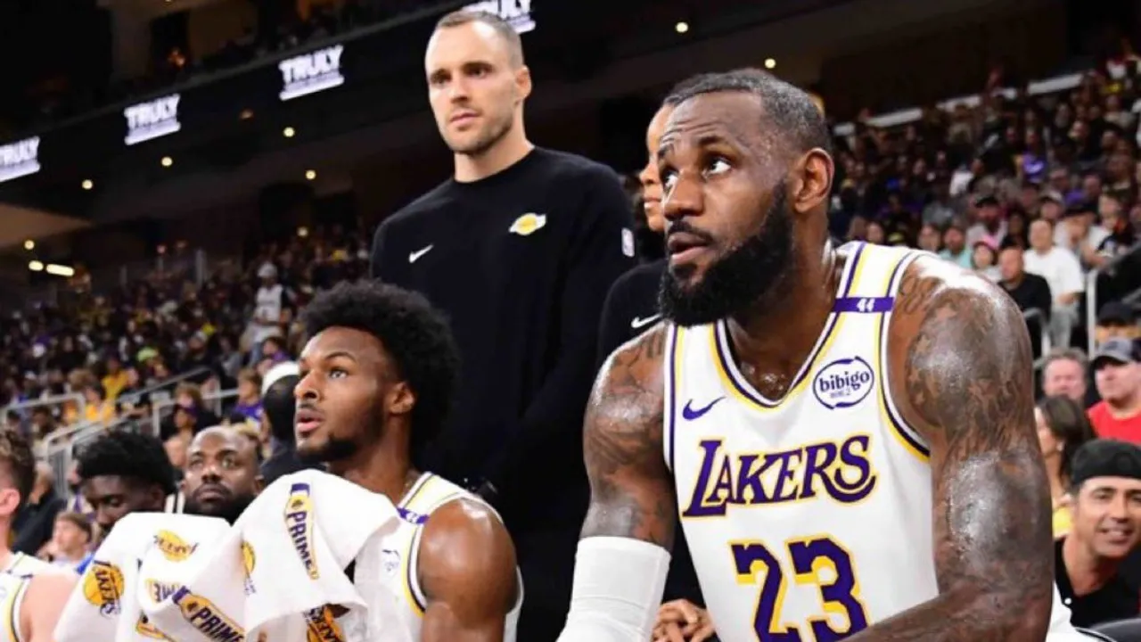  LeBron James and son Bronny make NBA history with first appearance together Photograph:(X) 