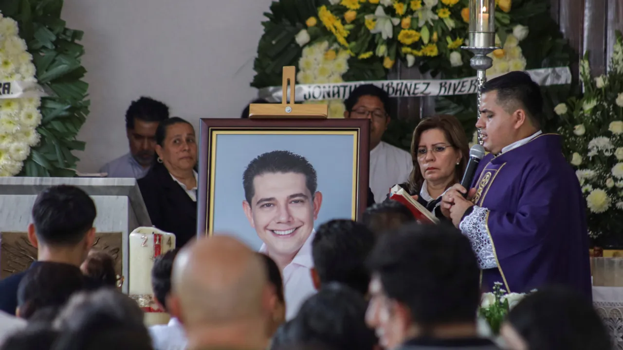  Mexican newspaper Reforma, citing federal government sources, reported that Arcos had met with members of Los Ardillos, a criminal group active in Guerrero state, hours before his death Photograph:(Reuters) 