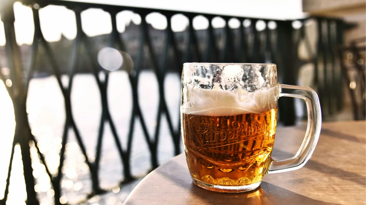  Prague ban night-time pub crawls Photograph:(X) 