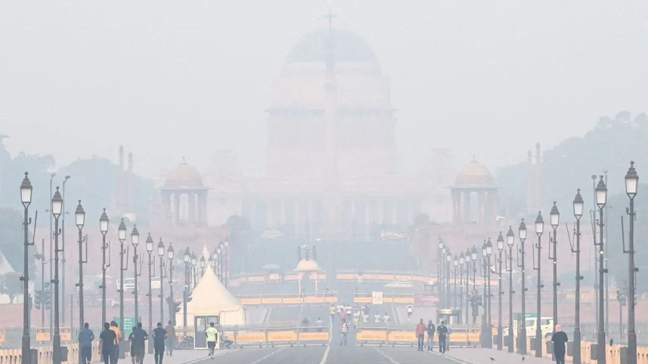  Delhi pollution Photograph:(AFP) 
