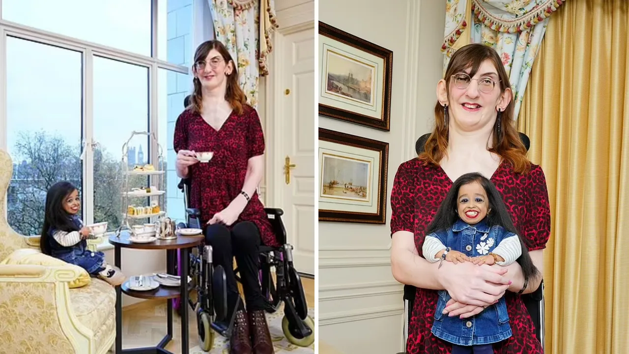  World’s tallest and shortest women meet in London for afternoon tea Photograph:(Others) 